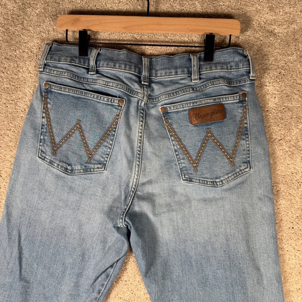 Wrangler Retro Men's 33x33 Medium Wash Straight Leg Western Denim Jeans Rodeo